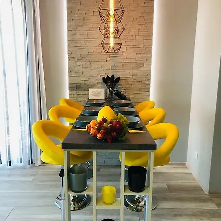 Apartament Elegance Yellow Rewal